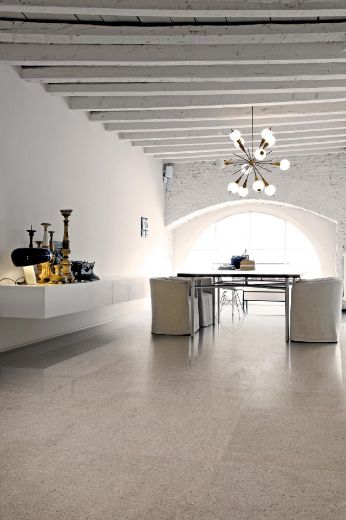 Billede af Overcome Greige 120x120 cm (LLL - Højglanspoleret)